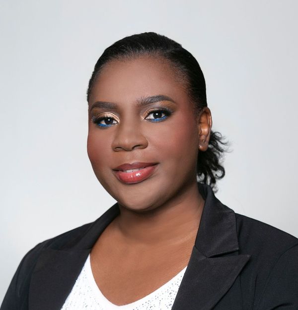 Portrait of Latoyaa Roberts-Thomas